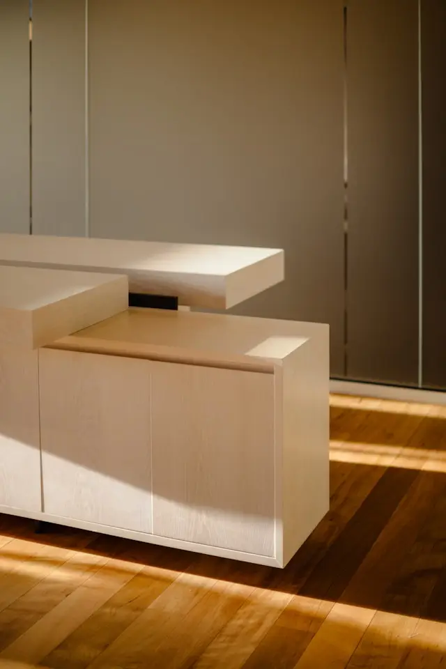 Comptoir de cuisine en bois clair