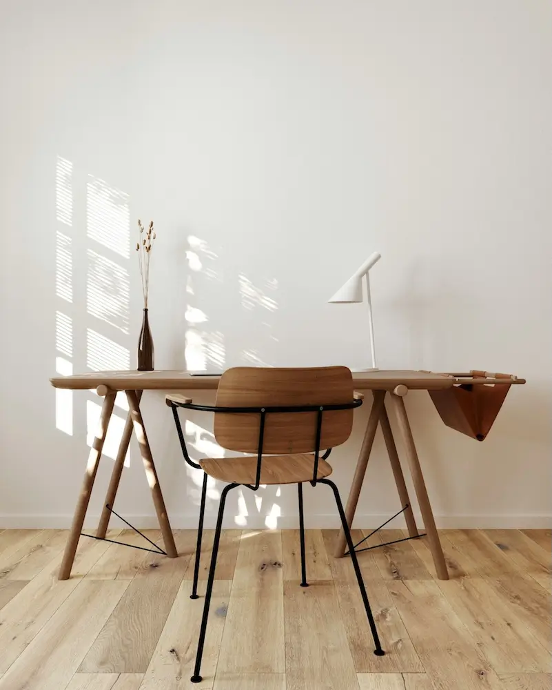 Bureau et chaise minimalistes