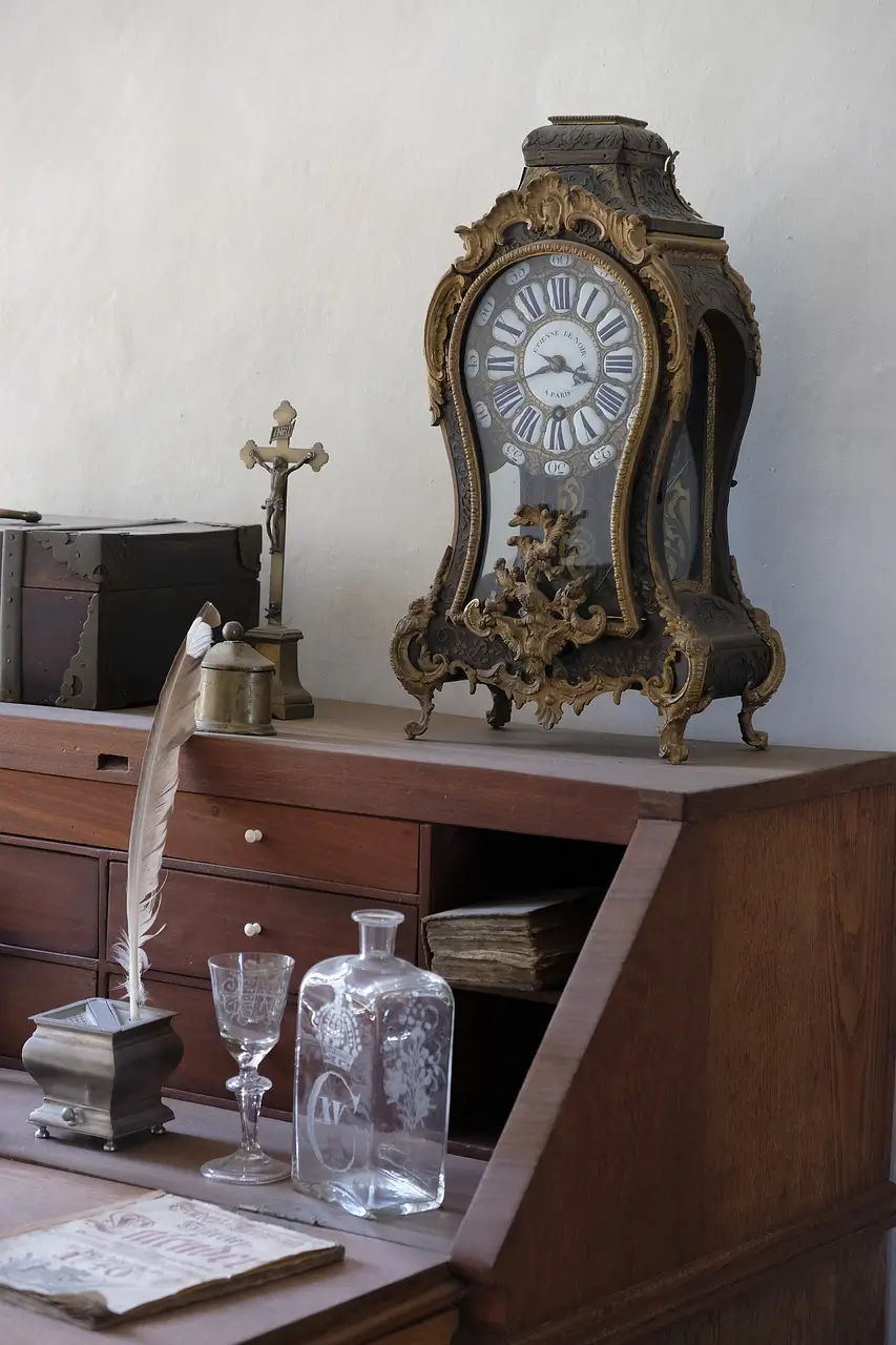 Ancien secrétaire rénové.